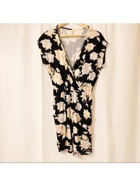 Simons V-neck Crossover Floral Dress with Pockets Small